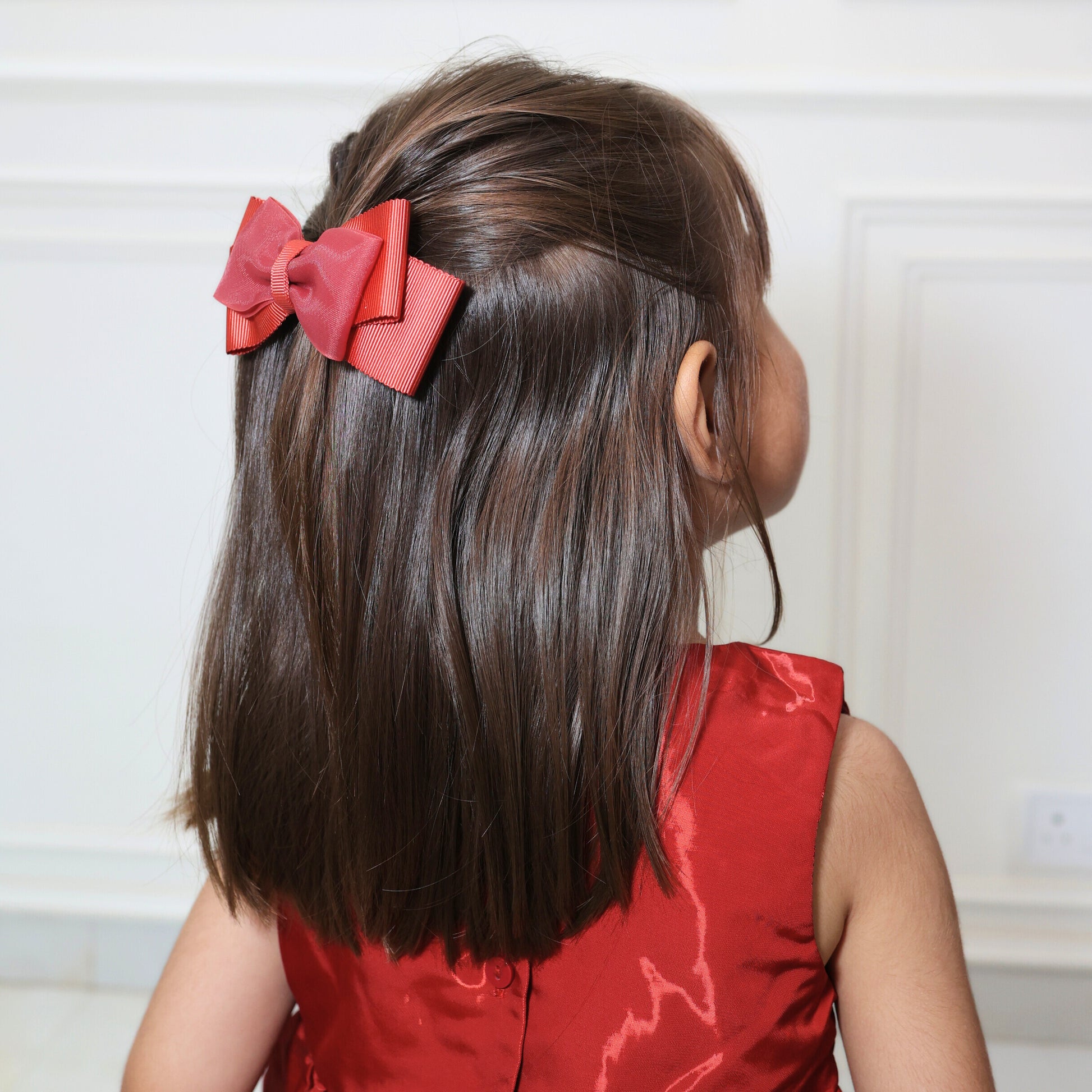 Tesral's handmade amber grosgrain hair bow – elegant accessory for kids