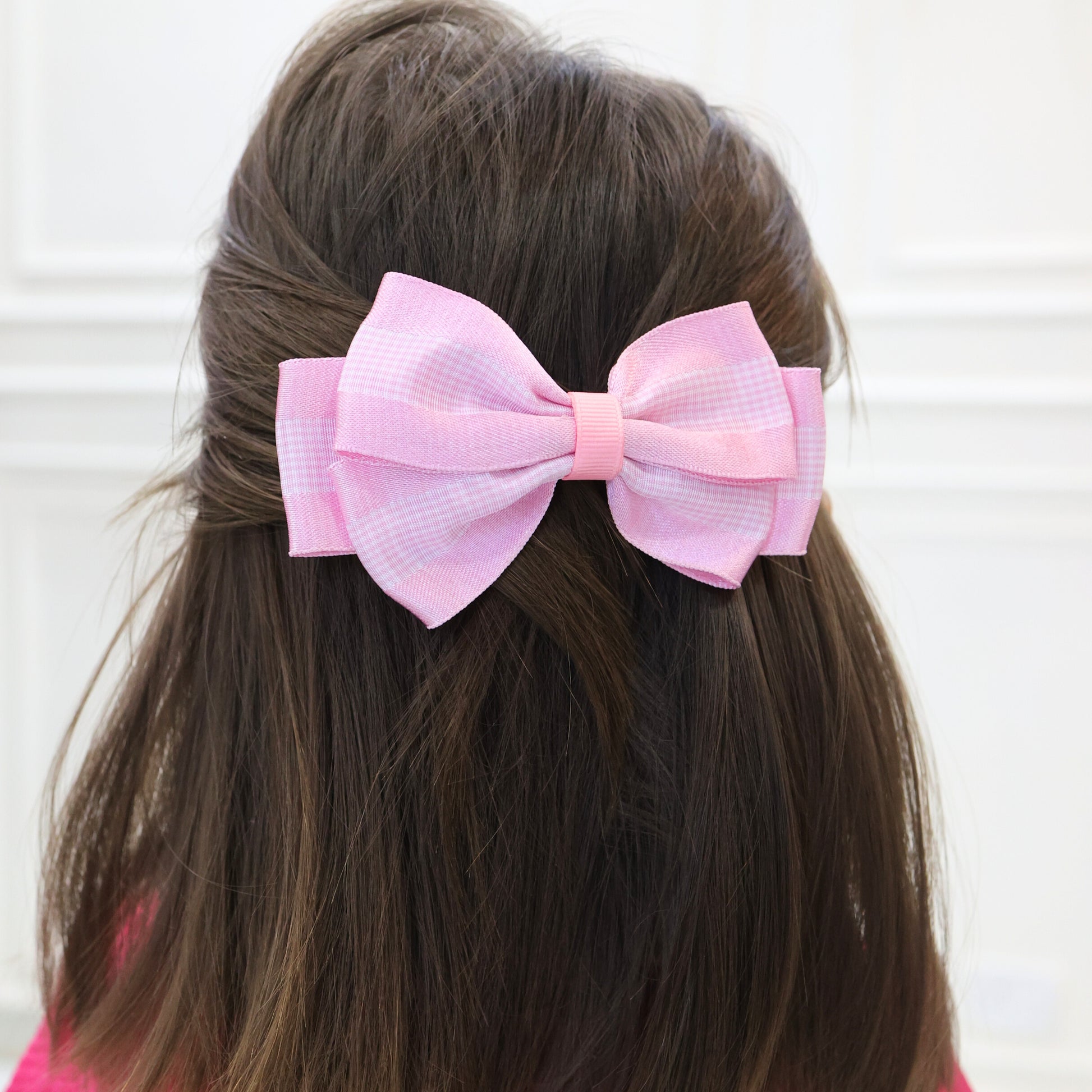 Girl styling Tesral Plaid Pop Bow for a preppy and fun school-ready look.